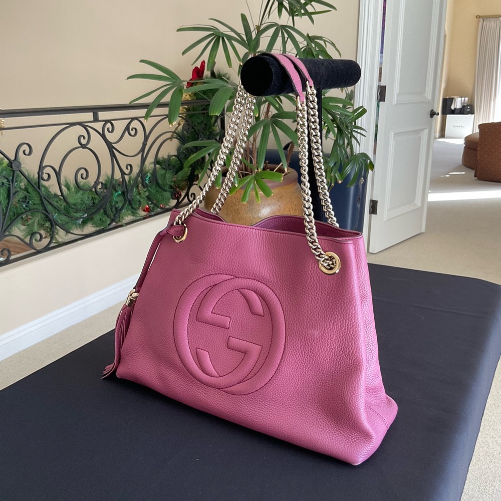 Gucci Fuchsia Leather Shoulder Bag with Gold Chain